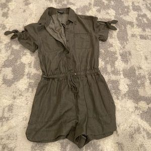NWT sleeves romper
